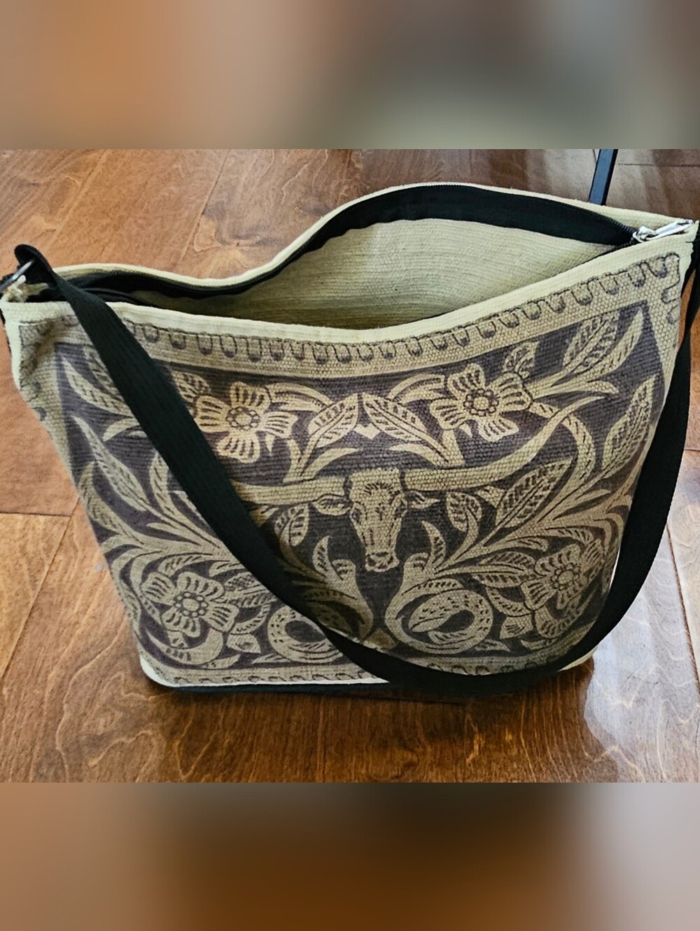 Source Unknown Natural And Black Floral Bull Woven Tote